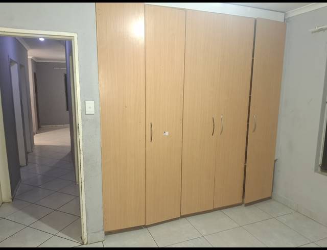 3 BEDROOM FREEHOLD TO LET IN CLAYVILLE